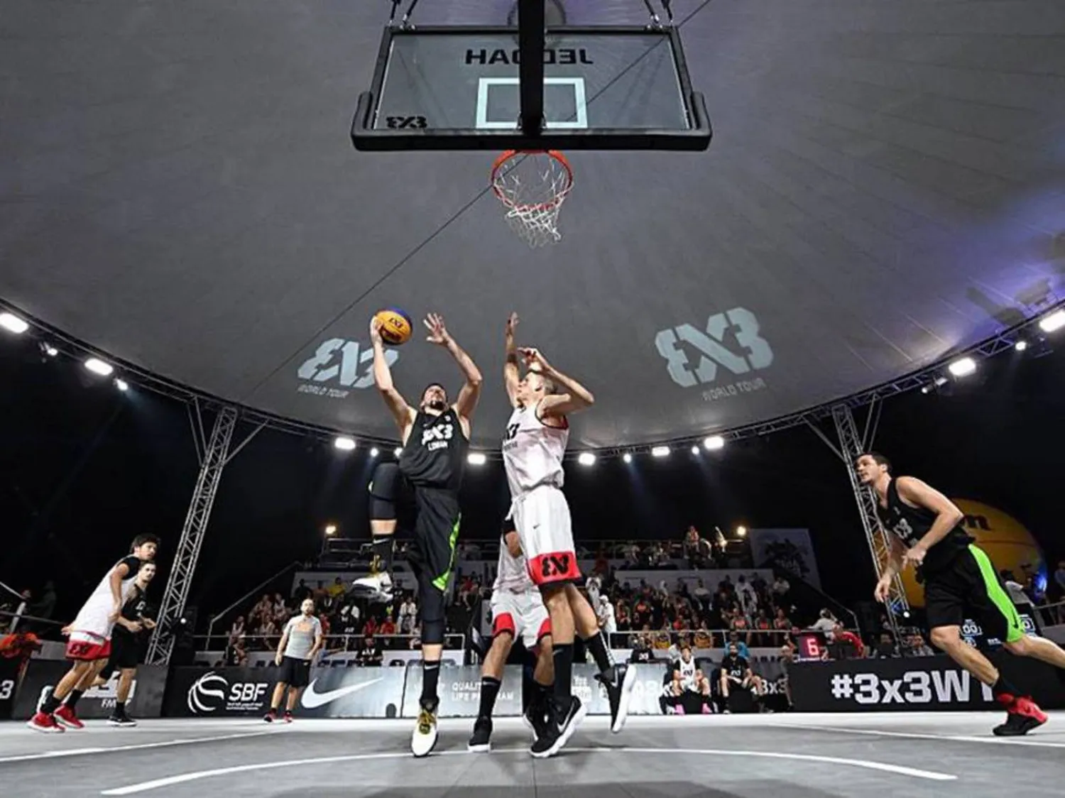 جانب من منافسات بطولة كأس العالم لكرة السلة 3×3 والتي استضافتها مدينة جدة في الأعوام السابقة (الشرق الأوسط)