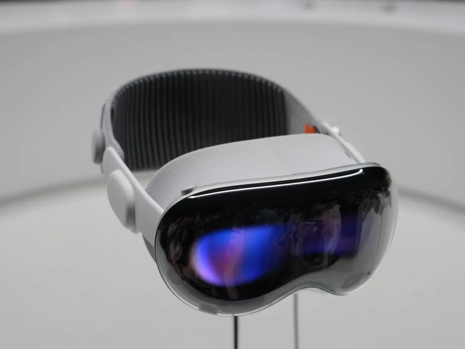 نظارات «فيجن برو» من «آبل»...  في أوّل اختبار