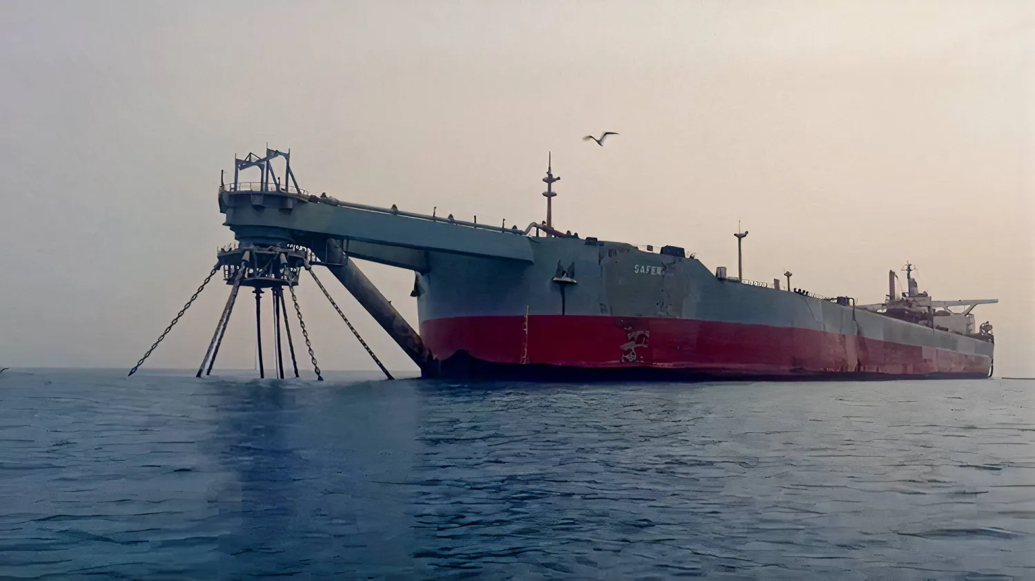 السفينة اليمنية المتهالكة «صافر» (رويترز)