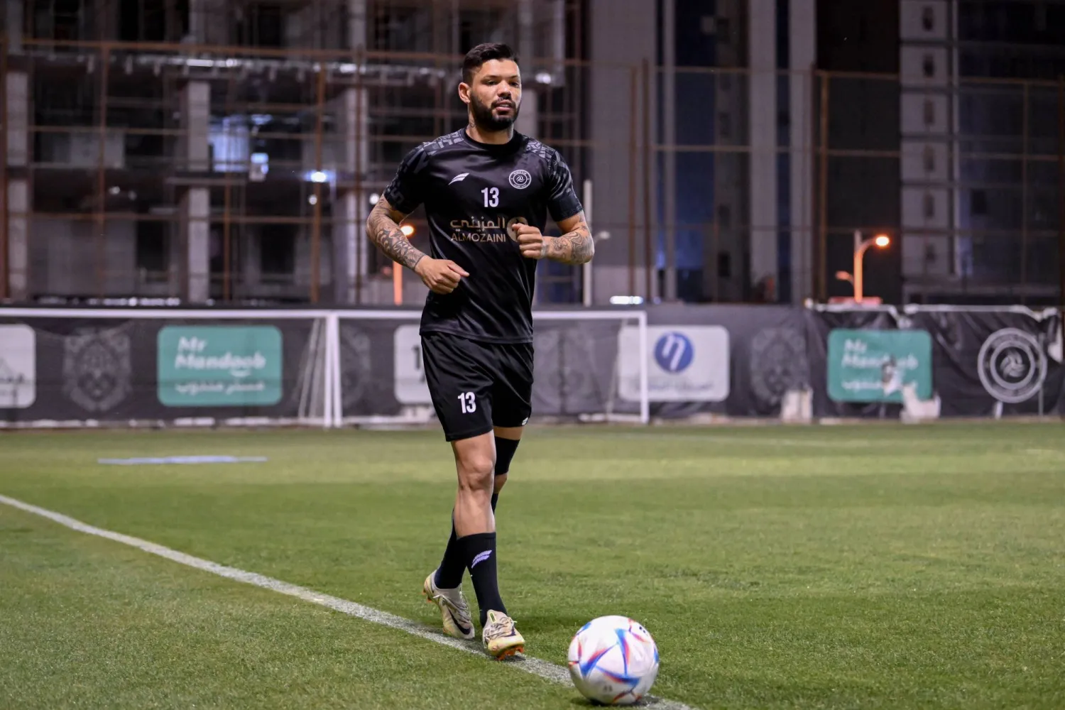 إدارة نادي الشباب قدمت شكرها لآرون على ما قدمه في الفترة الماضية (نادي الشباب)