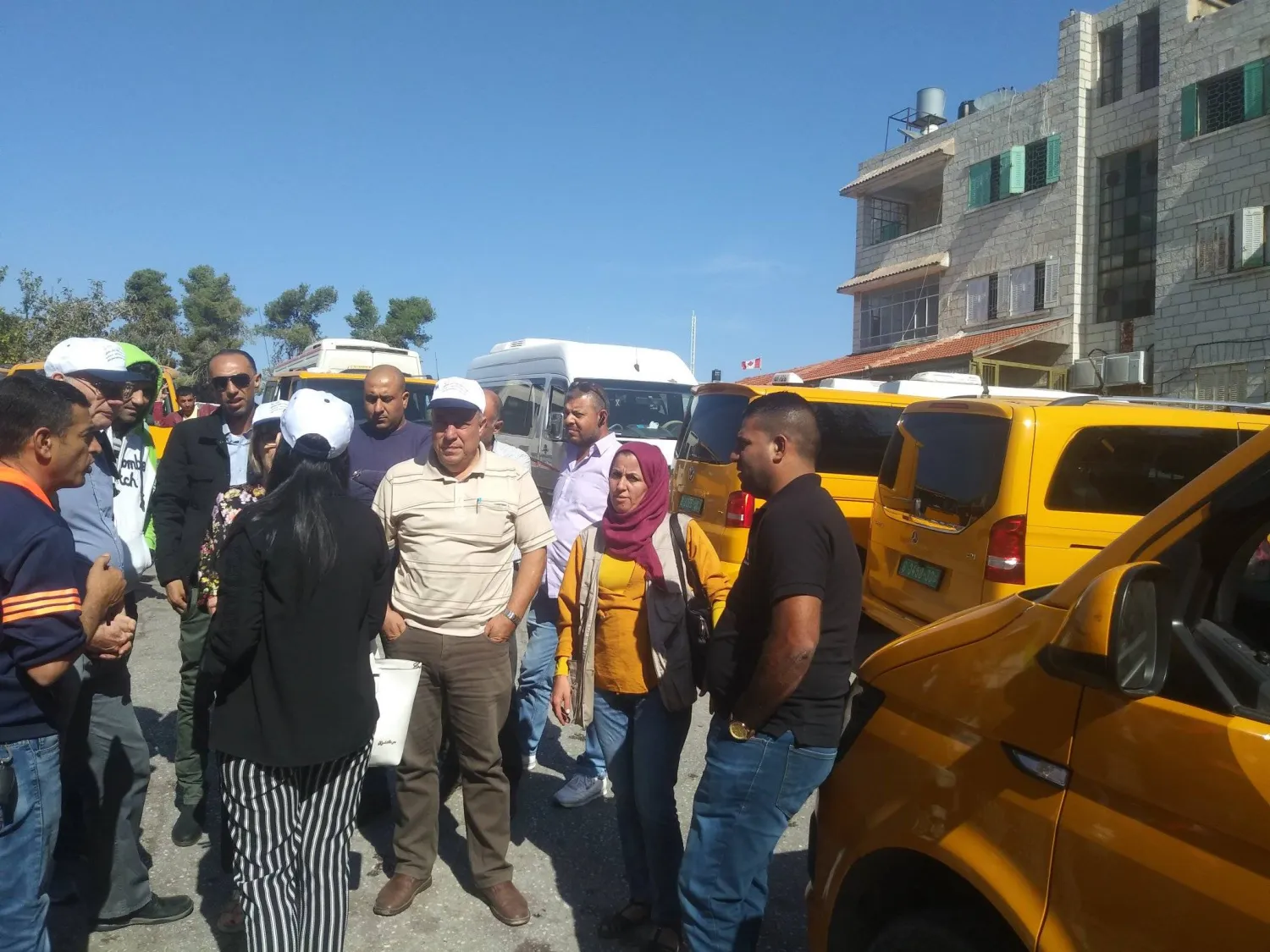 وفد من الاتحاد الدولي لعمال النقل يزور مناطق السلطة  للاطلاع على واقع عمال النقل عام 2019 (تويتر)