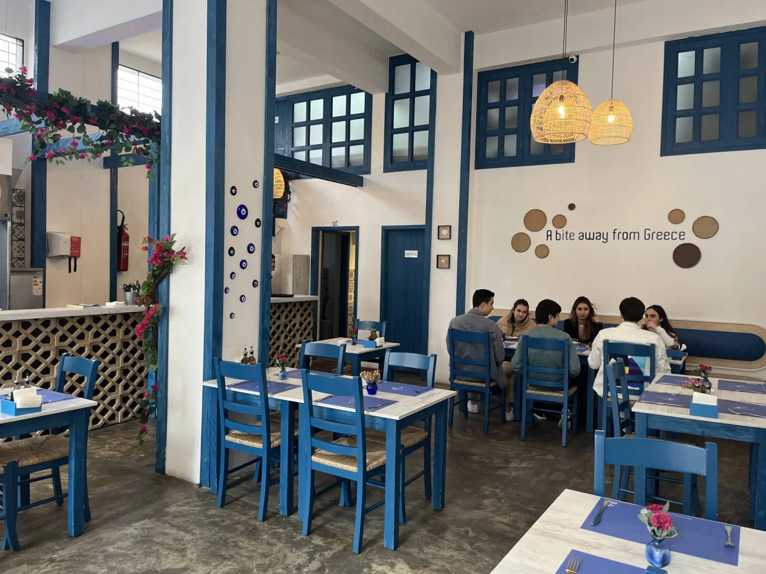 مطبخ مفتوح ينم عن سياسة شفافة للمطعم (خاص الشرق الأوسط وإنستغرام ميلوس)