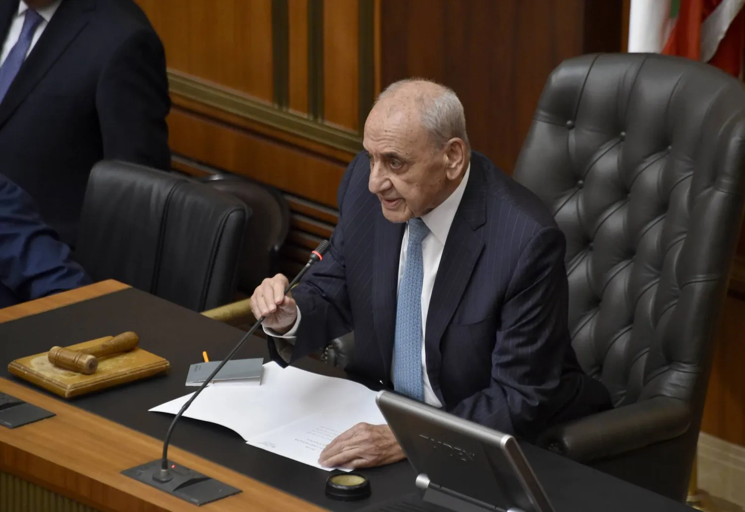 رئيس مجلس النواب اللبناني نبيه بري خلال جلسة اليوم (د.ب.أ)