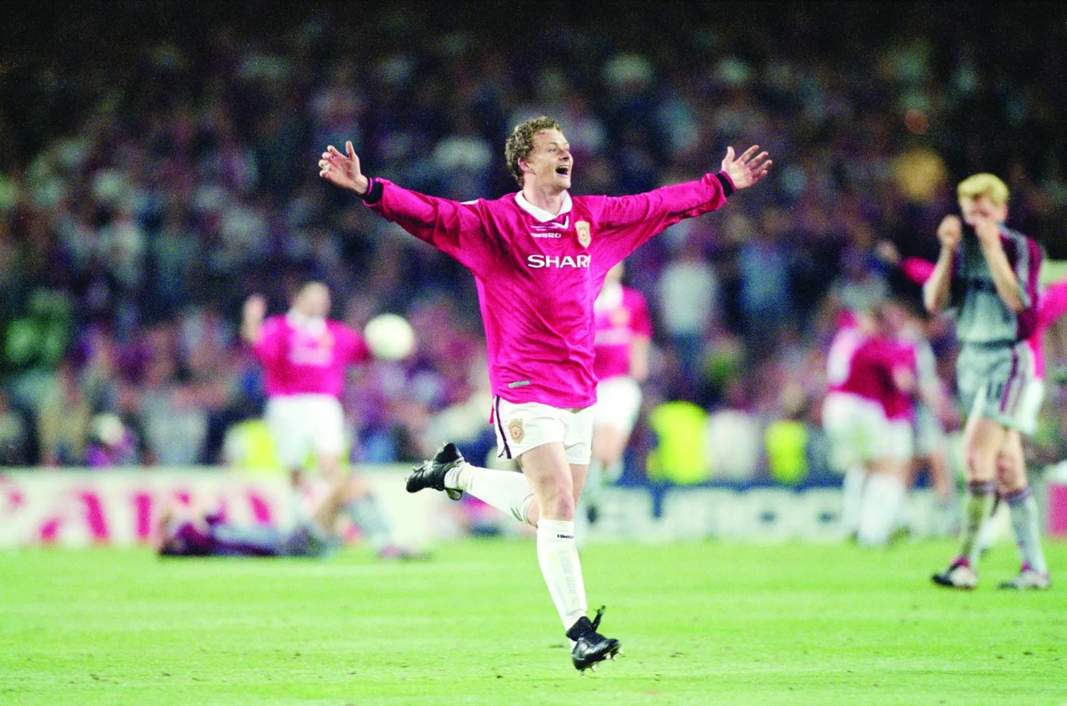 سولسكاير يحتفل بهدف فوز مانشستر يونايتد على بايرن ميونيخ في نهائي دوري الأبطال عام 1999 (غيتي)