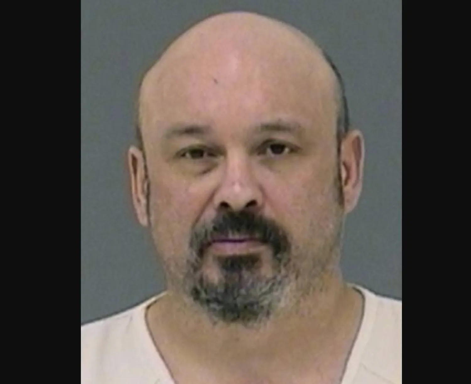 جون هوالد أدين في فبراير بارتكاب جرائم كراهية وأخرى مرتبطة باستخدام أسلحة نارية (أ.ب)