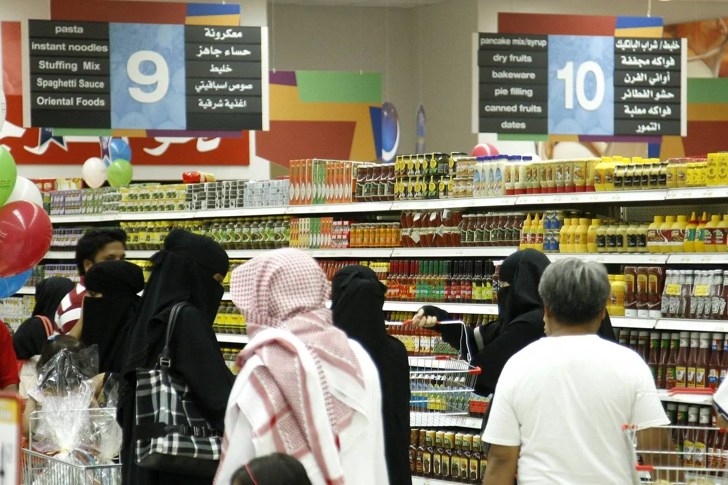 ارتفعت أسعار الأغذية والمشروبات متأثرة بارتفاع أسعار اللحوم والدواجن (الشرق الأوسط)