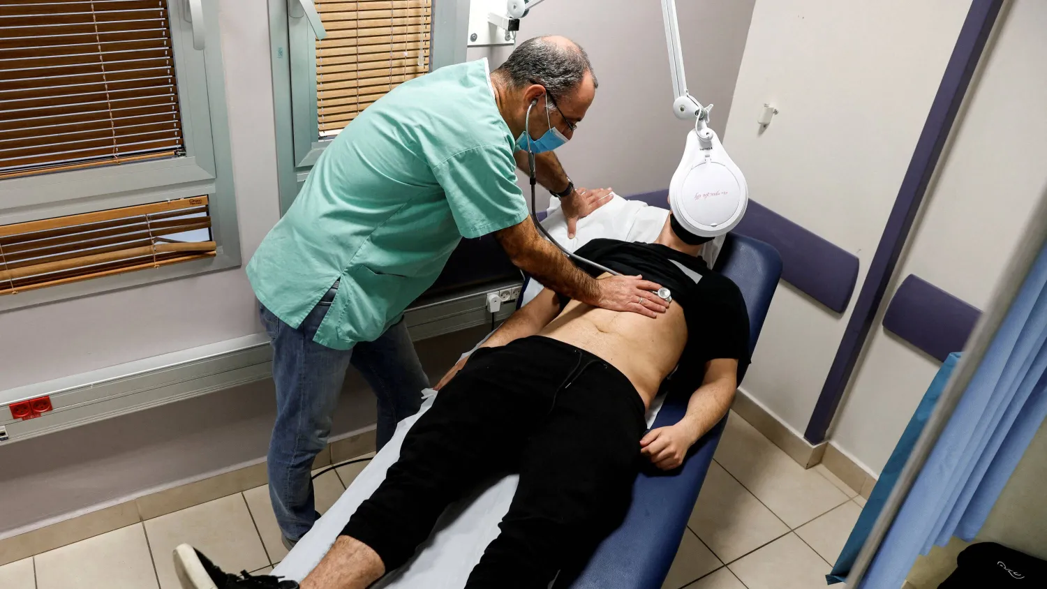 الأشخاص المصابون بالتهاب الأمعاء يكونون أكثر عُرضة بنسبة 13 % للإصابة بسكتة دماغية (رويترز)