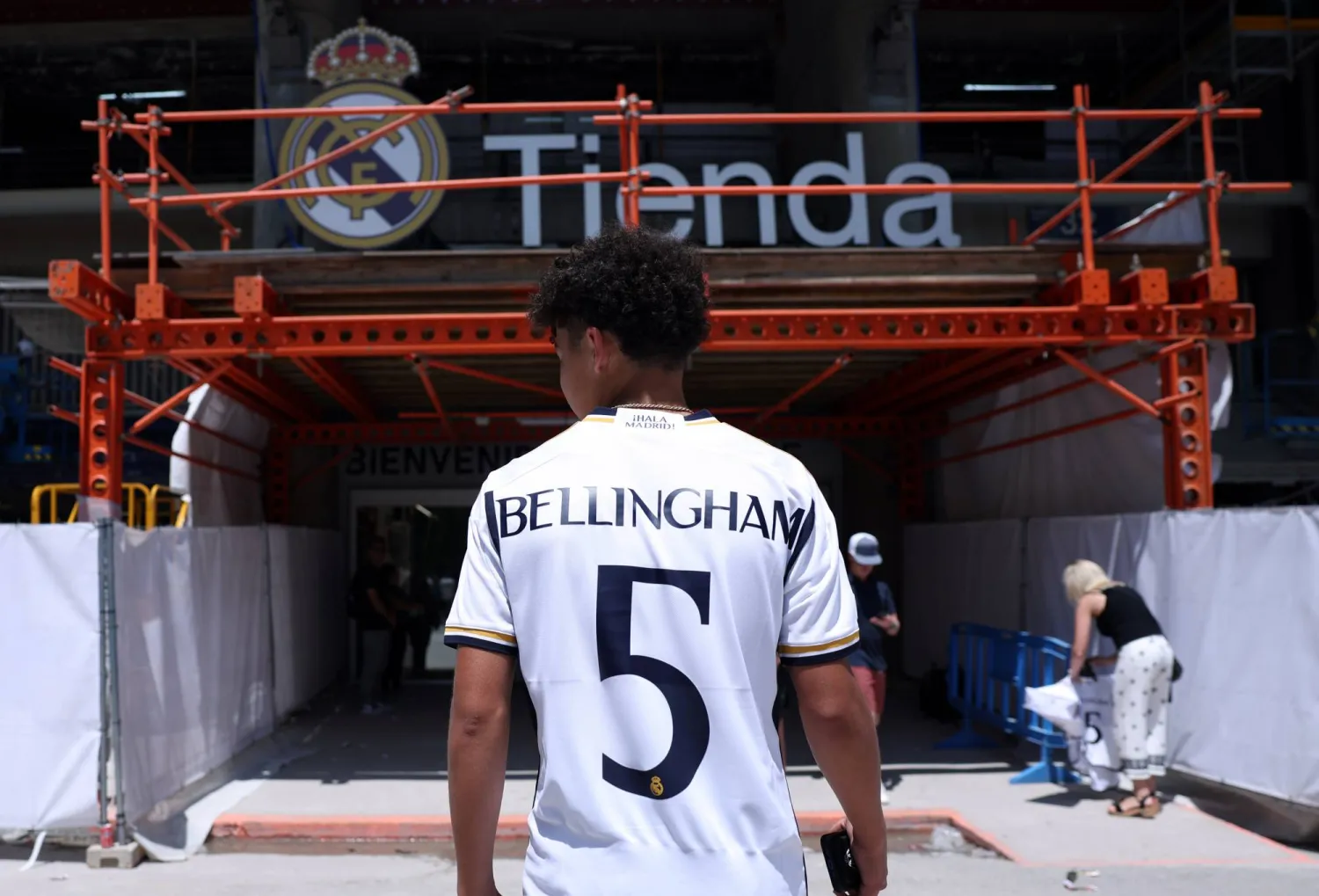 بيلينغهام عبر عن سعادته بالرقم خمسة (د.ب.أ)