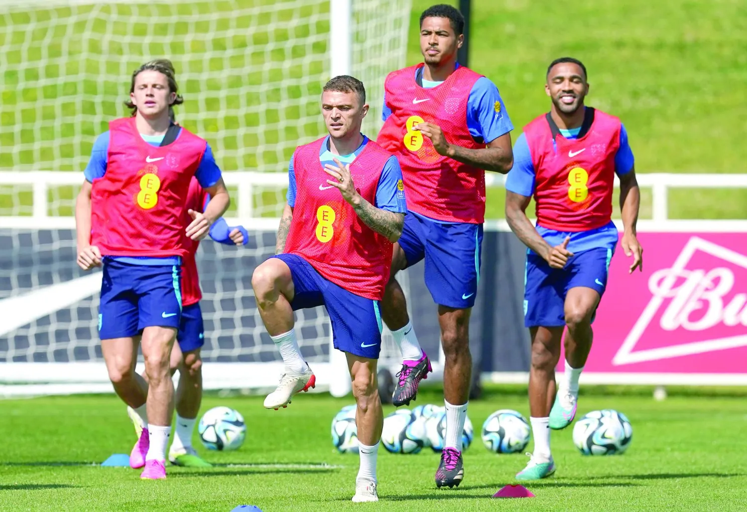 لاعبو إنجلترا خلال التدريبات قبل مواجهة مالطا بالجولة الثالثة لتصفيات يورو 2024 (د.ب.أ)