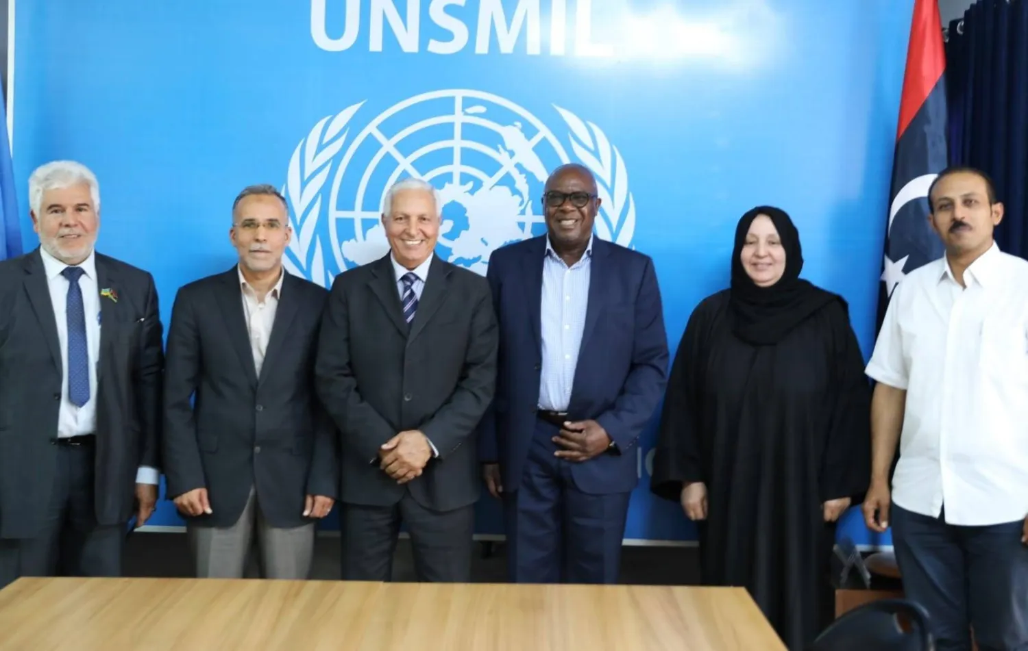 بعض أعضاء «المجلس الأعلى لأمازيغ ليبيا» في لقاء سابق بنائب الممثل الخاص لبعثة الدعم في ليبيا (المجلس الأعلى للأمازيغ)