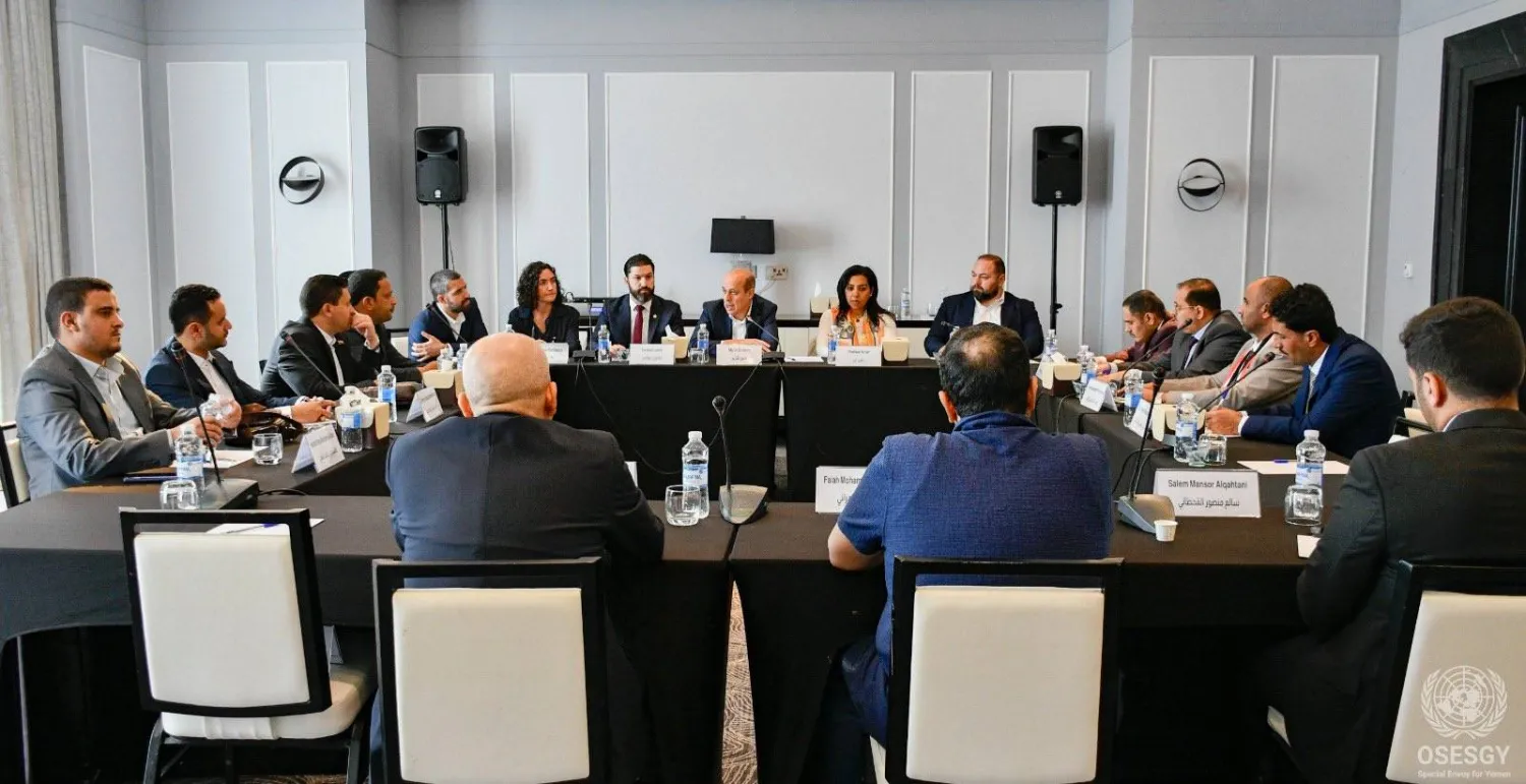 جانب من اجتماع عمان الجديد بين ممثلي الحكومة اليمنية والحوثيين المختصين بملف الأسرى والمحتجزين (الوفد الحكومي)