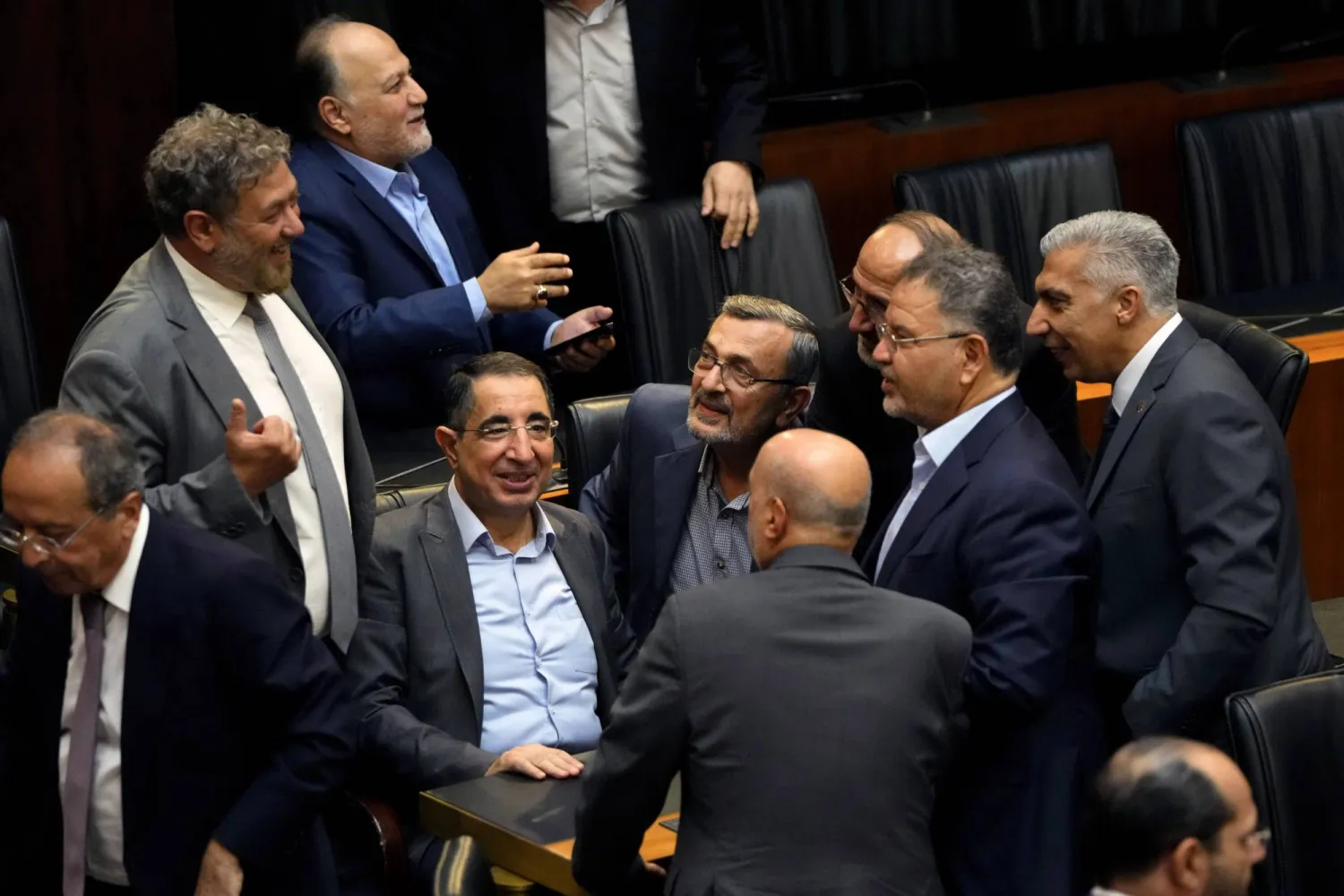 نواب لبنانيون في الجلسة 12 للبرلمان التي فشلت في انتخاب رئيس (أ.ب)