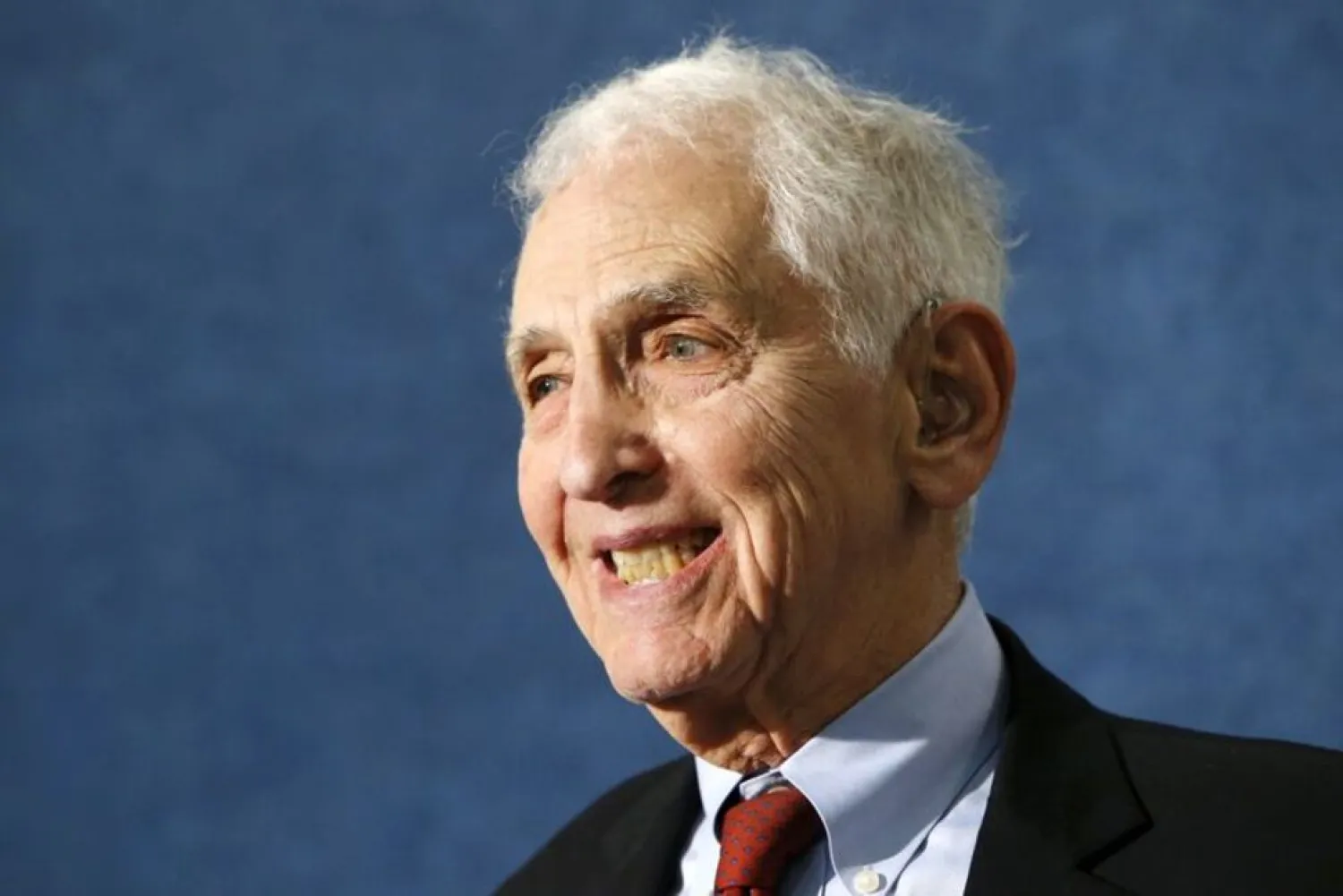 FILE PHOTO: Pentagon Papers whistleblower Daniel Ellsberg participates in a news conference held by the whistleblower group ExposeFacts.org at the National Press Club in Washington April 27, 2015. REUTERS/Jonathan ErnstREUTERS


