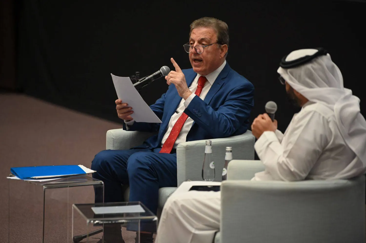 الشاعر شوقي بزيع يلقي بعضاً من قصائده في «إثراء» بالظهران