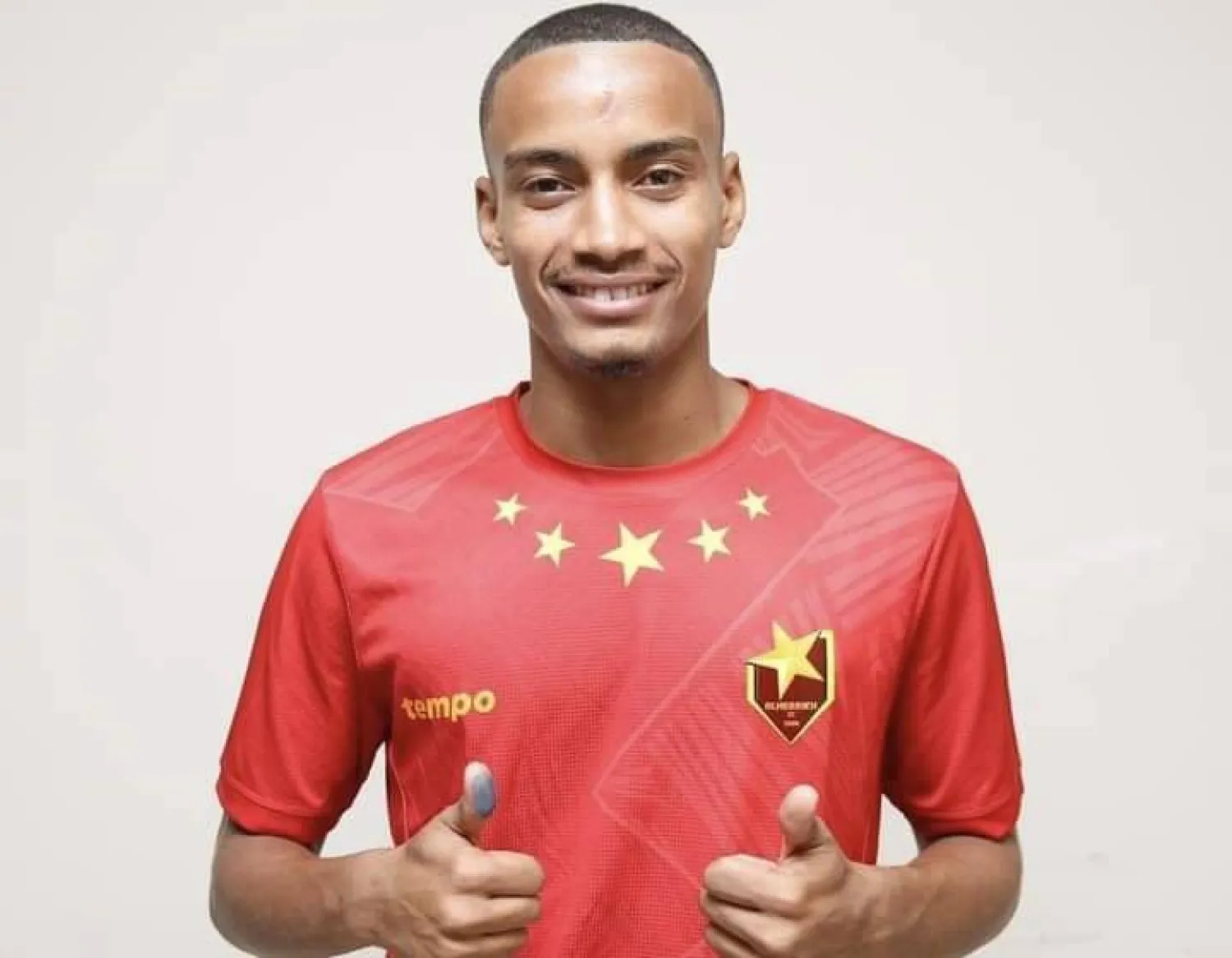 اللاعب السوداني توفي الجمعة إثر إصابته بـ«رايش مقذوف» (المريخ السوداني)