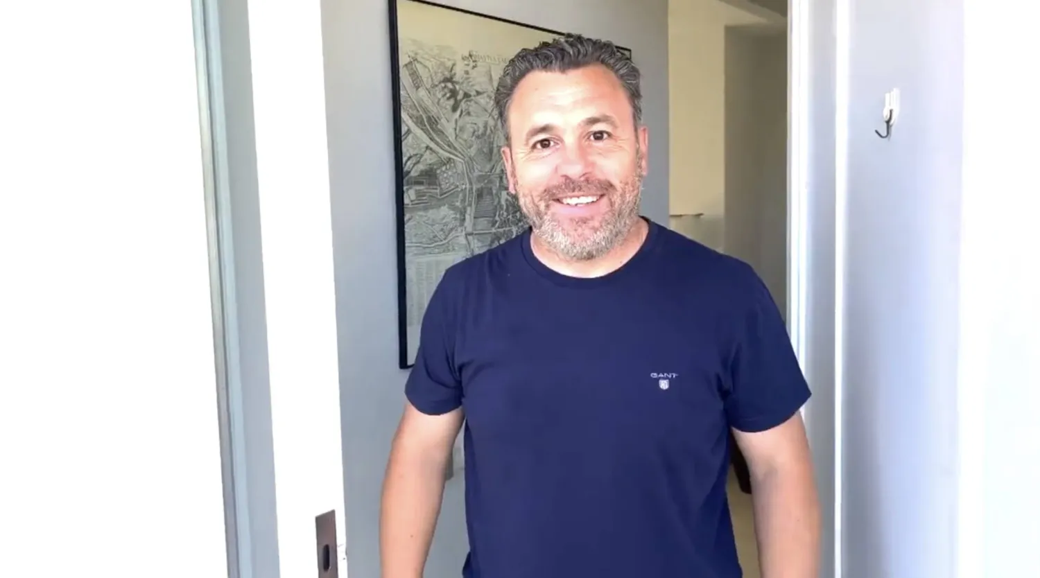 غونزاليس يفتح الباب لإعلان تمديد عقده كما في الفيديو (صورة من فيديو قادش)