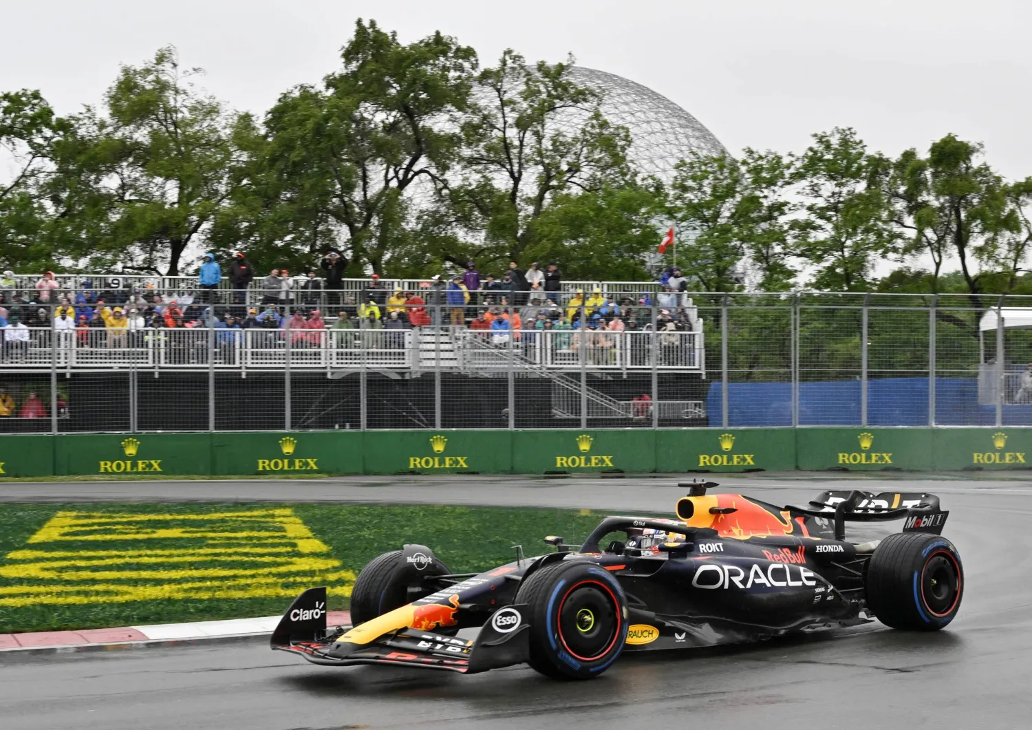 الهولندي ماكس فيرستابن خلال التجارب الحرة الأخيرة في كندا (أ.ب)