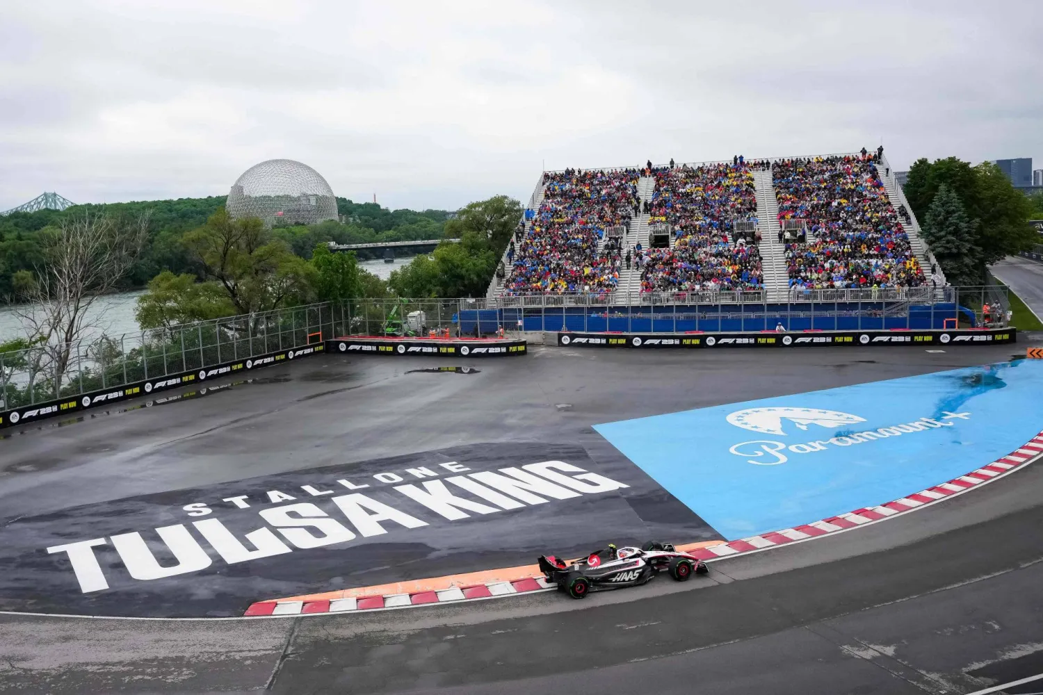 الأمطار كانت حاضرة في سباق جائزة كندا الكبرى (أ.ف.ب)