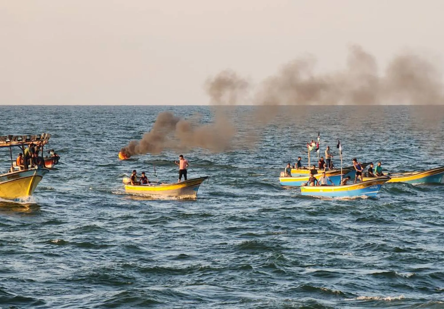 مسيرة أمام ميناء غزة البحري سبتمبر 2022 لمطالبة الفلسطينيين بحقهم في الحصول على الغاز من حقل بحري (د.ب.أ)