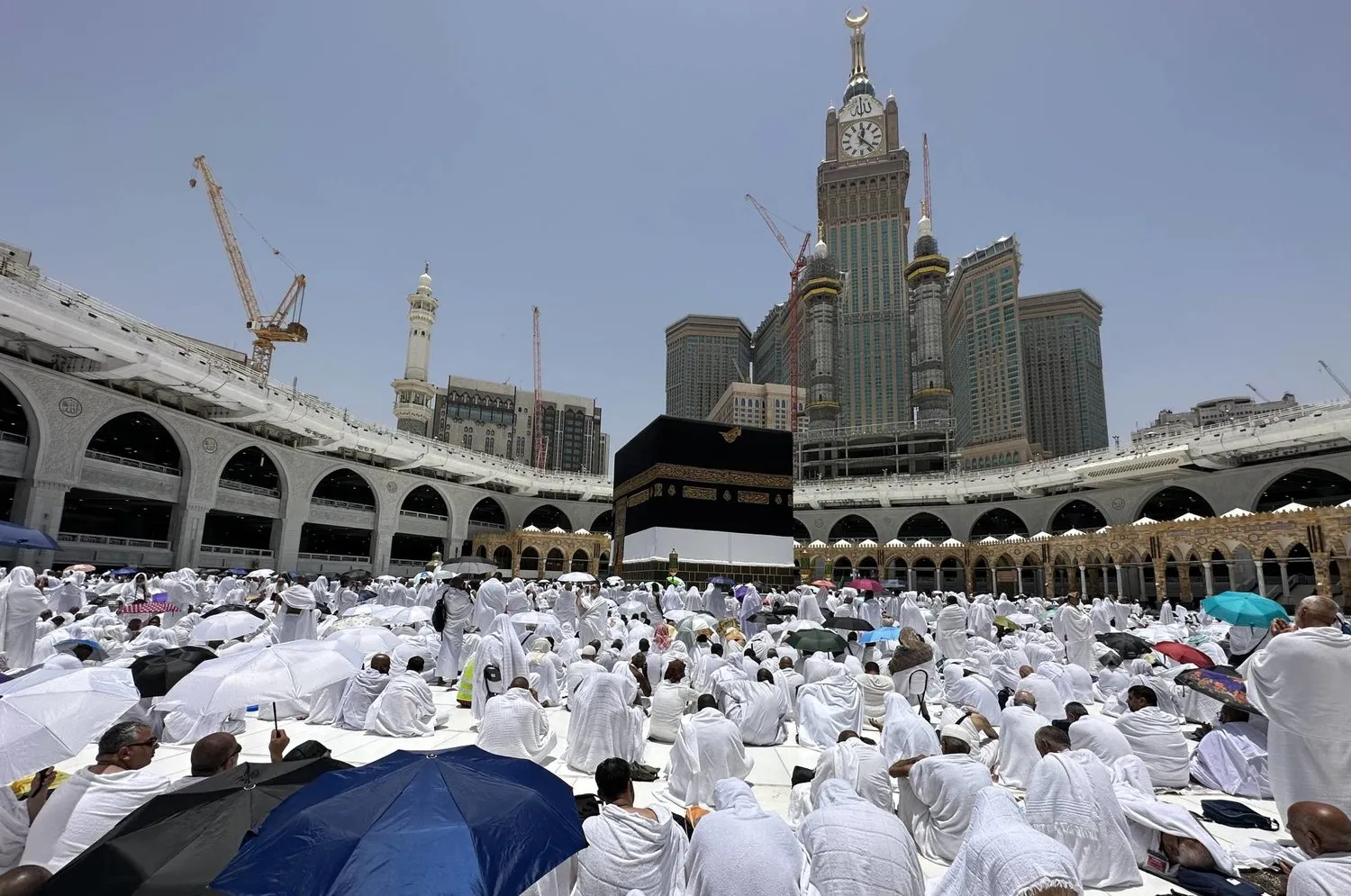 Mescid-i Haram’da ibadet eden umre ziyaretçileri (DPA)