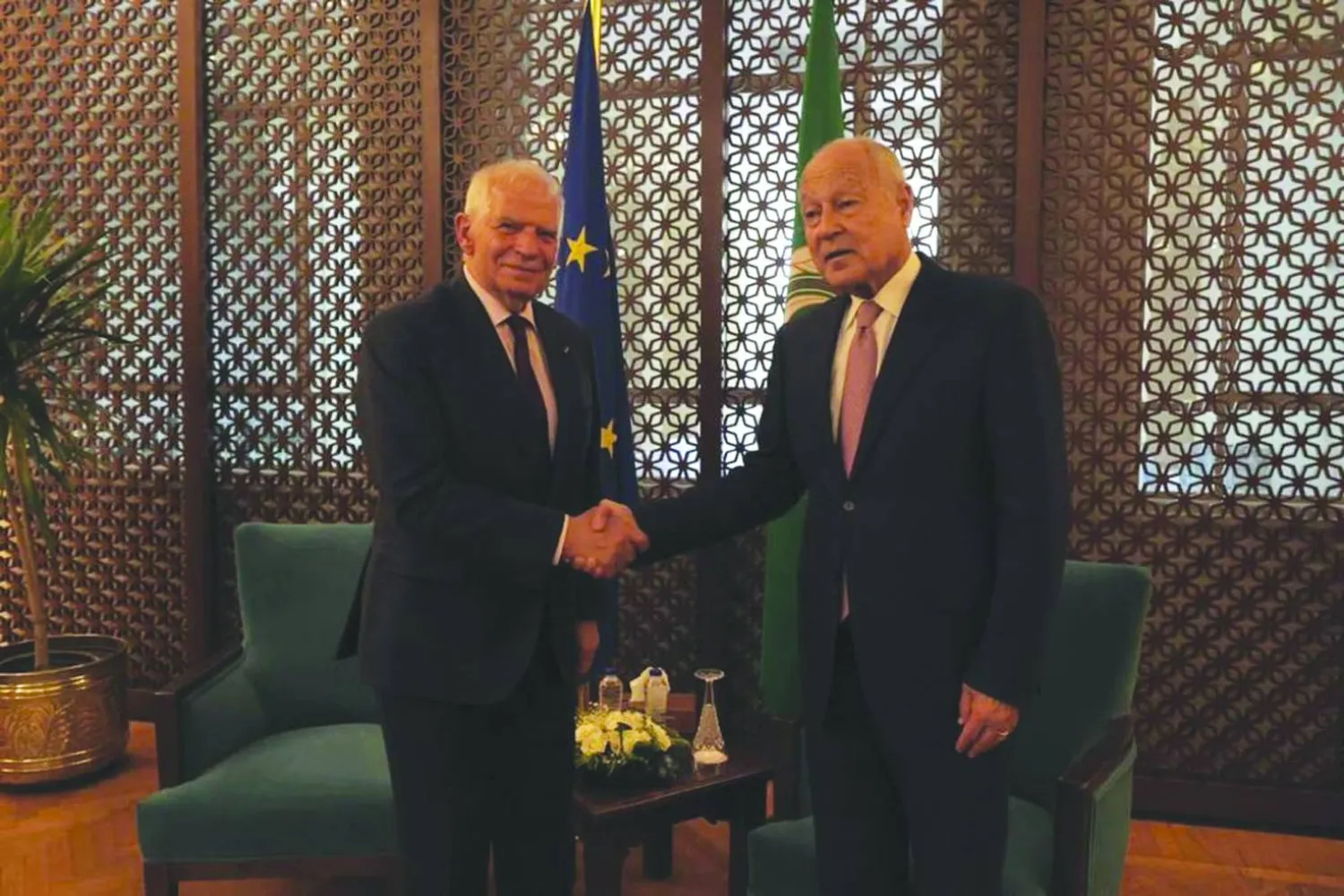 
أبو الغيط خلال لقائه بوريل بالجامعة العربية (جامعة الدول العربية)