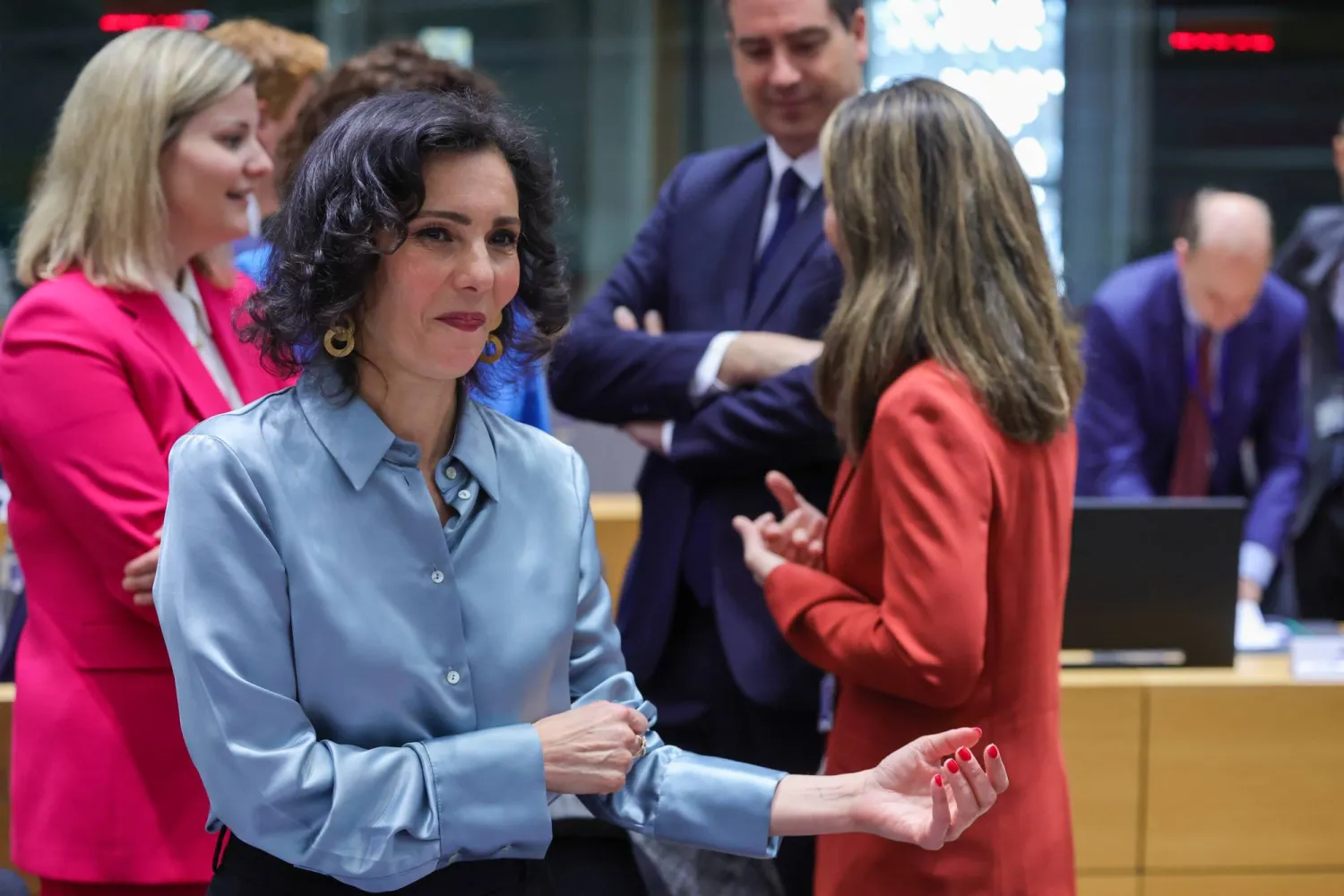 لحجة لحبيب على هامش الاجتماع الوزاري الأوروبي في بروكسل الشهر الماضي (إ.ب.أ)