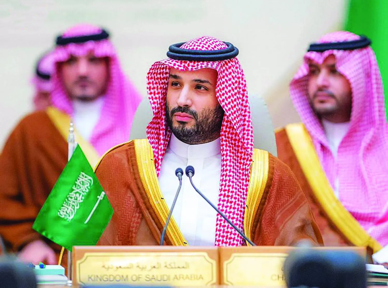 الأمير محمد بن سلمان ولي العهد السعودي عرَّاب «الرؤية السعودية 2030» يقف ويتابع ويدعم ترشح الرياض لاستضافة «إكسبو 2030» (الشرق الأوسط)