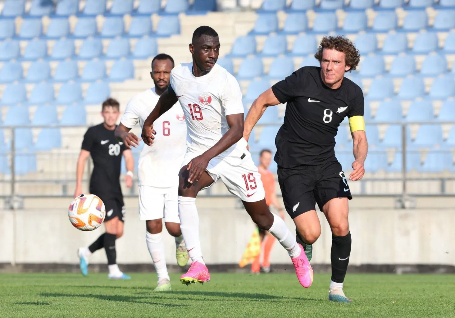 ودية منتخبي قطر ونيوزيلندا لم تستكمل بزعم تعرض أحد لاعبي الأخير لإساءات عنصرية (الشرق الأوسط)