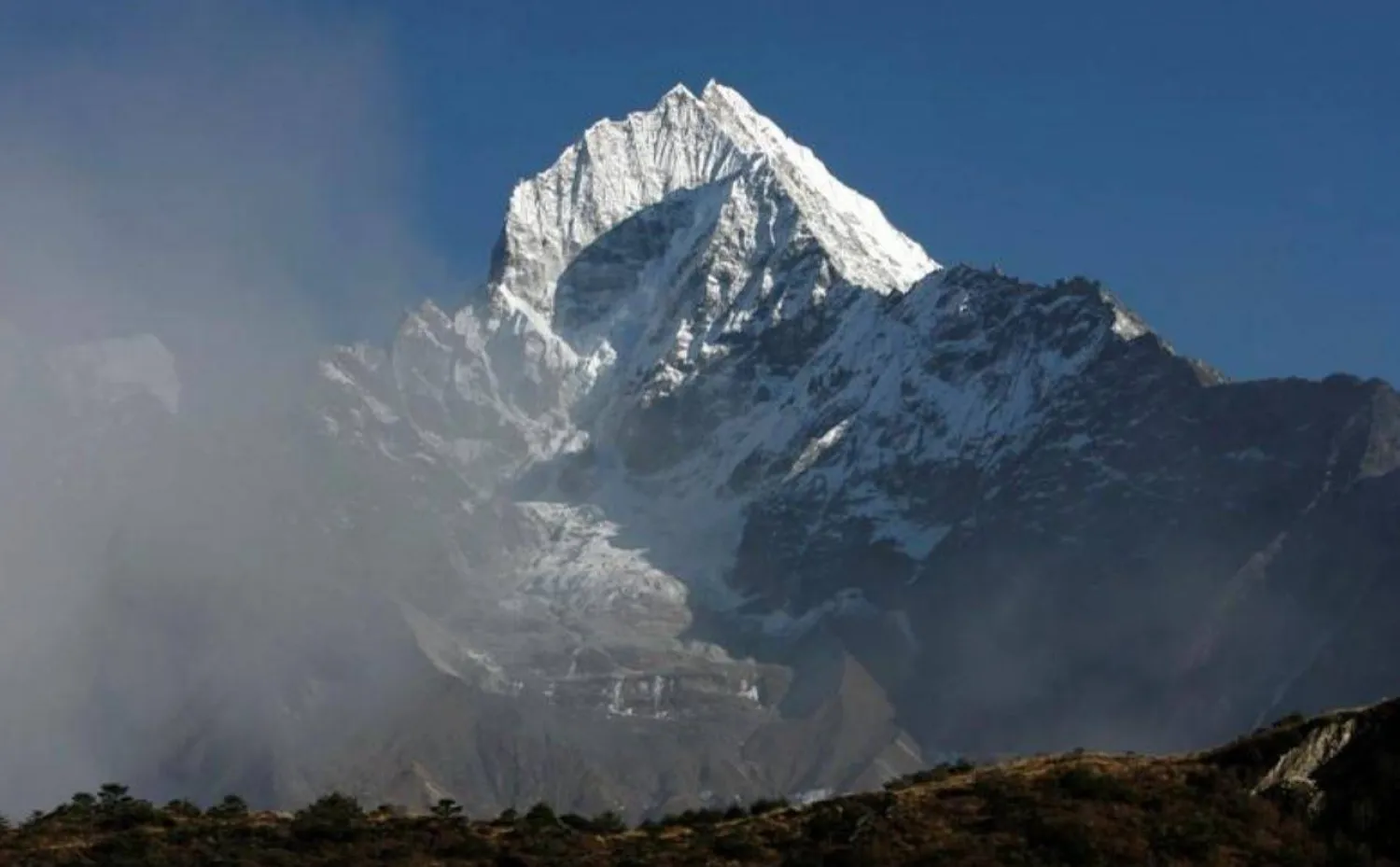 منظر عام لأحد جبال الهيمالايا في نيبال (أرشيف - رويترز)