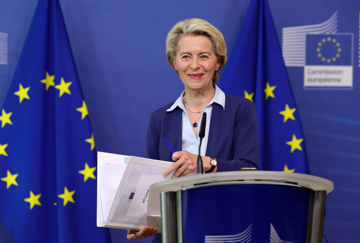 رئيسة المفوضية الأوروبية أورسولا فون دير لاين (إ.ب.أ)