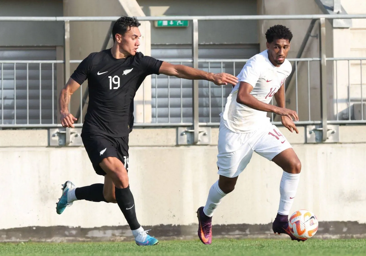 جانب من مباراة قطر ونيوزيلندا التي توقفت بسبب انسحاب الأخير (الاتحاد القطري)