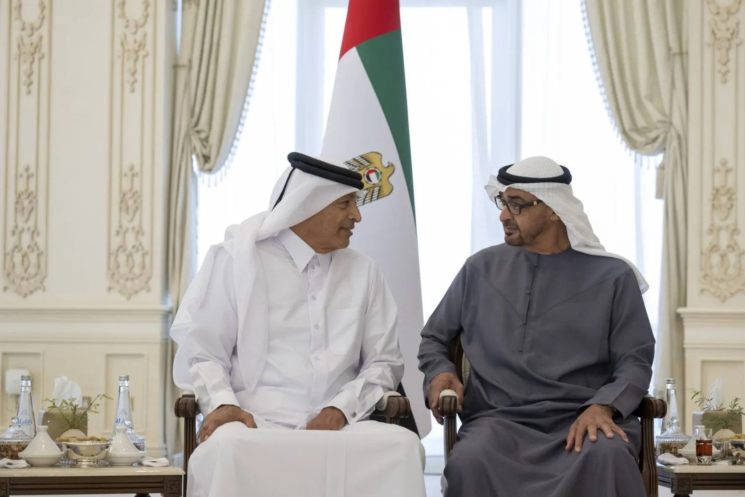 الشيخ محمد بن زايد وحسن الغانم خلال اللقاء الذي جرى في العاصمة أبوظبي. (وام)