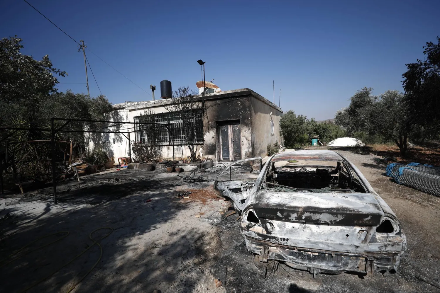 Israeli Settlers Torch Palestinian Homes, Cars to Avenge Deadly Shooting