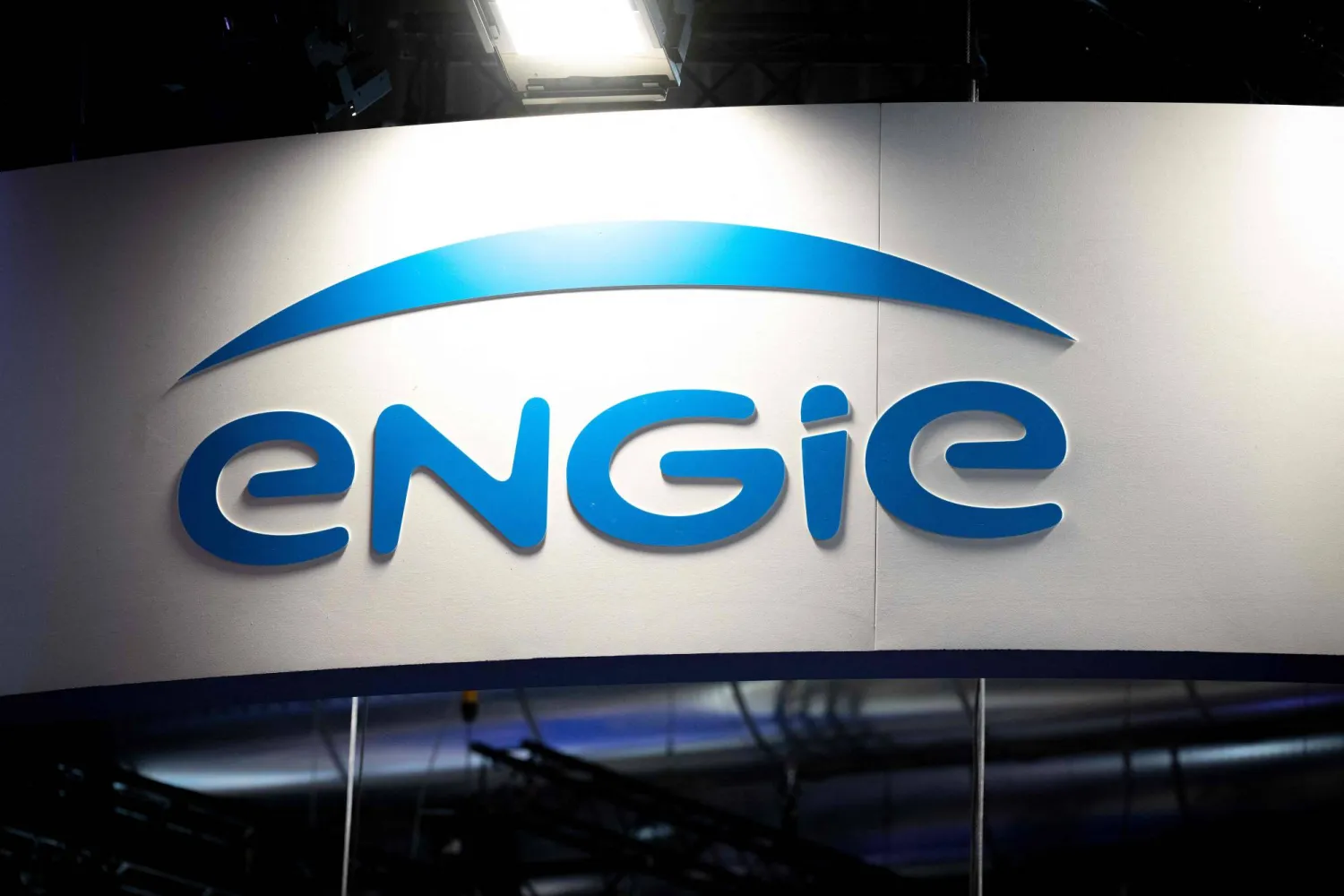 صورة التُقطت في 14 يونيو 2023 تظهر شعار مجموعة إنجي الفرنسية في معرض «فيفاتيك» التكنولوجي للشركات الناشئة والابتكار في باريس بفرنسا (أ.ف.ب)