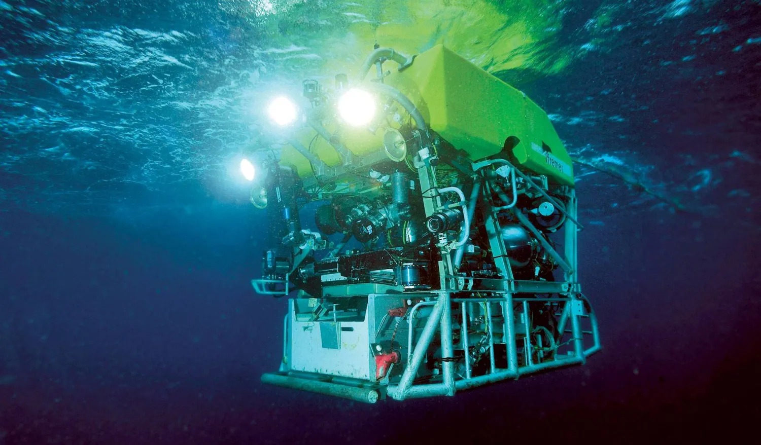  صورة نشرت أمس لمركبة تبحث تحت الماء عن آثار للغواصة المفقودة (رويترز)