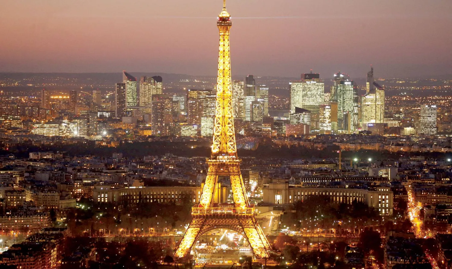 تشهد العاصمة الفرنسية باريس الخميس والجمعة قمة عالمية تحت شعار «من أجل ميثاق مالي دولي جديد»... (رويترز)