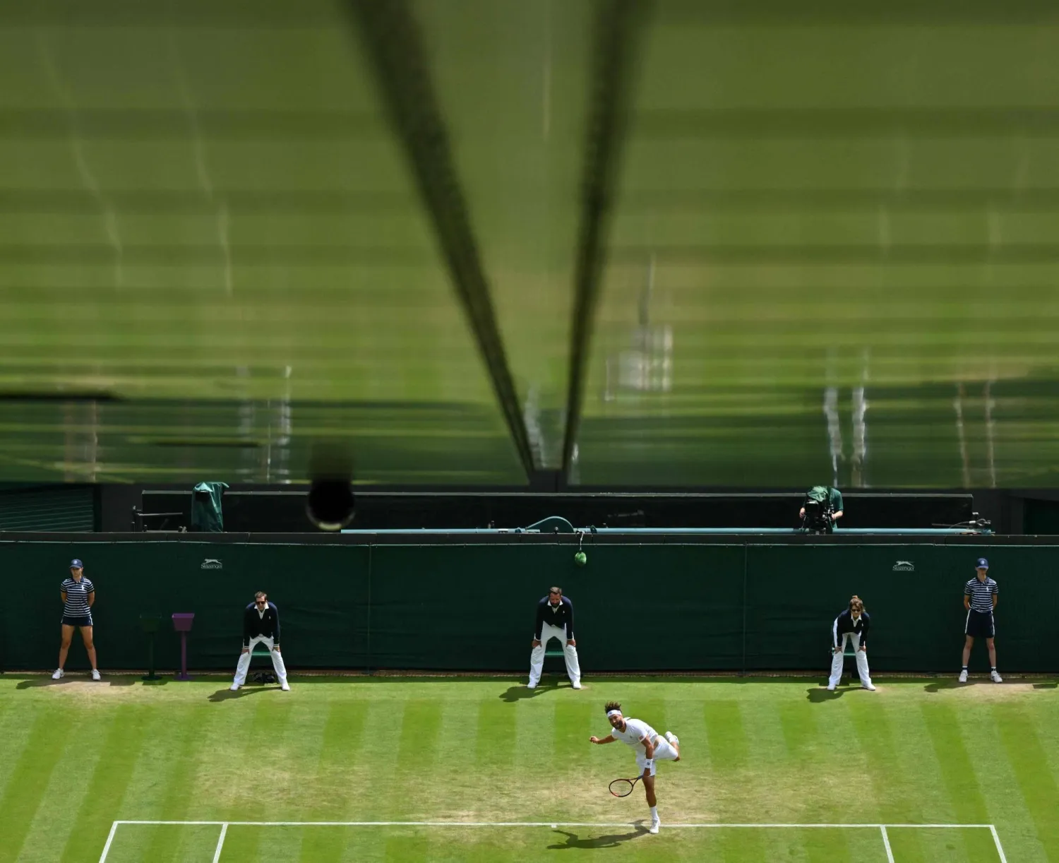 منظمو «ويمبلدون» قالوا إن الحكام في أمان رغم المخاوف (أ.ف.ب)