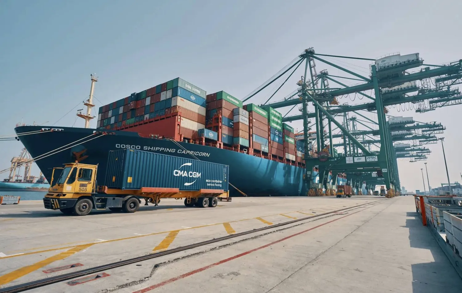 ميناء الملك عبد العزيز بالدمام شرق السعودية (الشرق الأوسط)