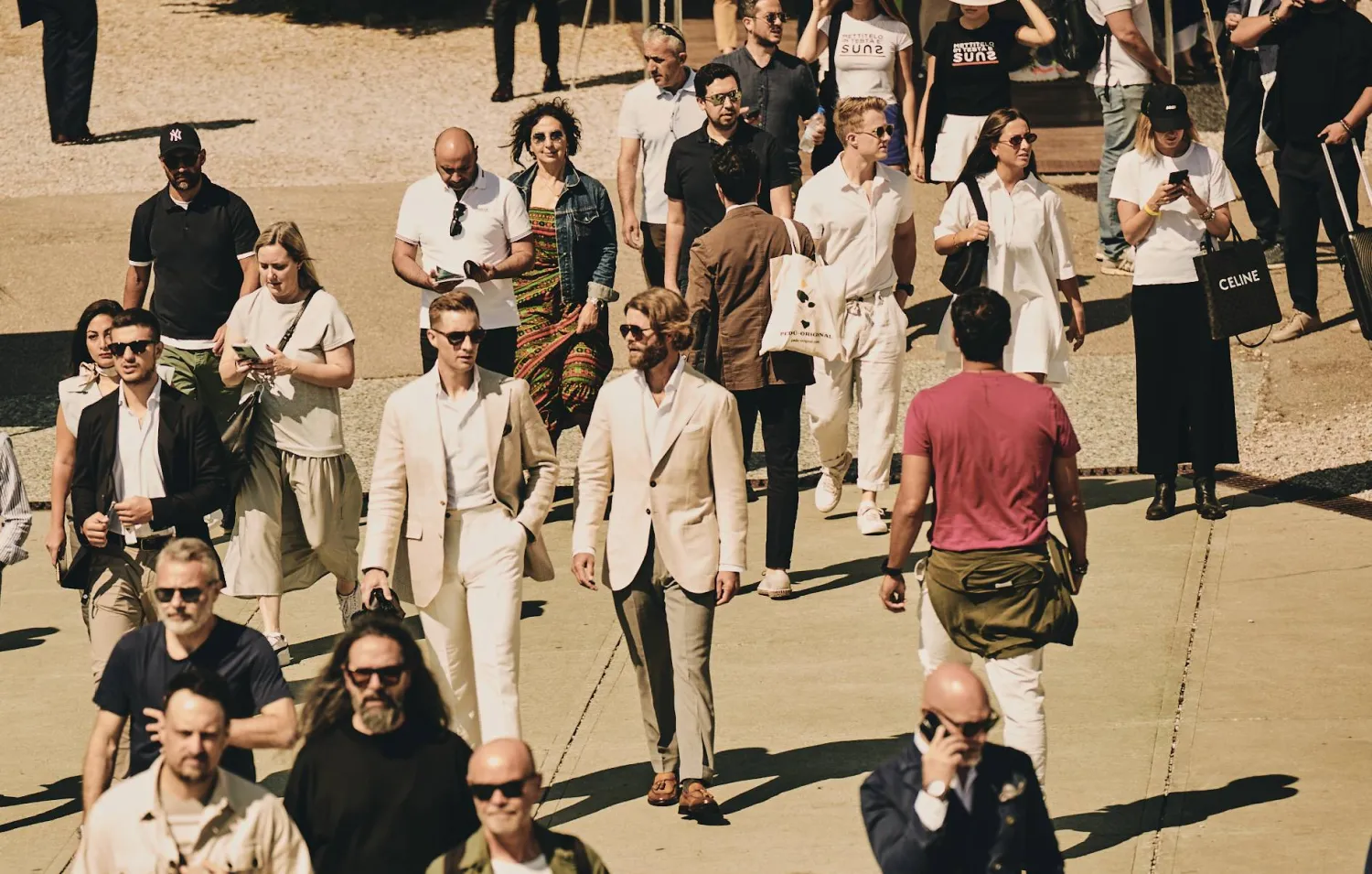 شتان بين حضور «بيتي أومو» المتأنقين في السابق وبينهم اليوم (خاص)