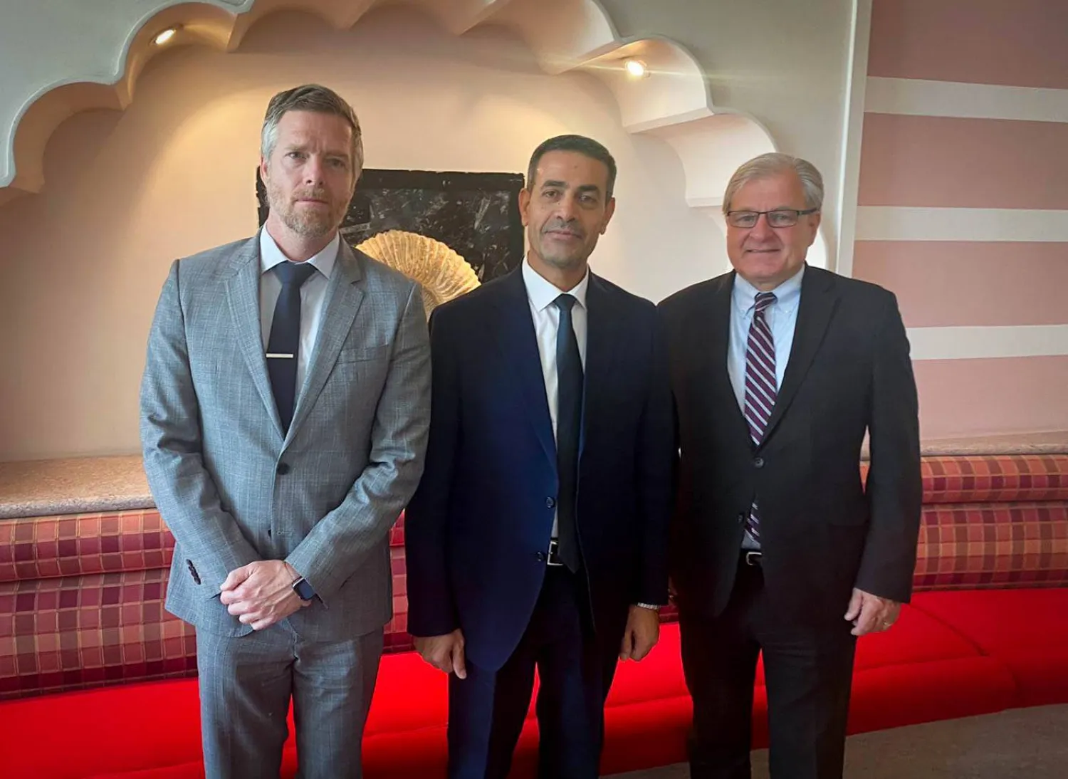 نورلاند يلتقي عماد السايح رئيس مفوضية الانتخابات الليبية رفقة القائم بأعمال السفارة الأميركية (حساب السفارة الأميركية على «تويتر»)