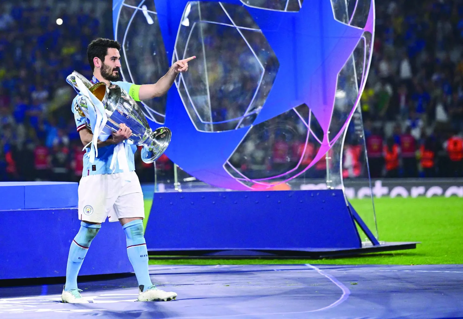 غوندوغان يغادر سيتي من الباب الواسع بعد التتويج بثلاثية تاريخية (أ.ف.ب)