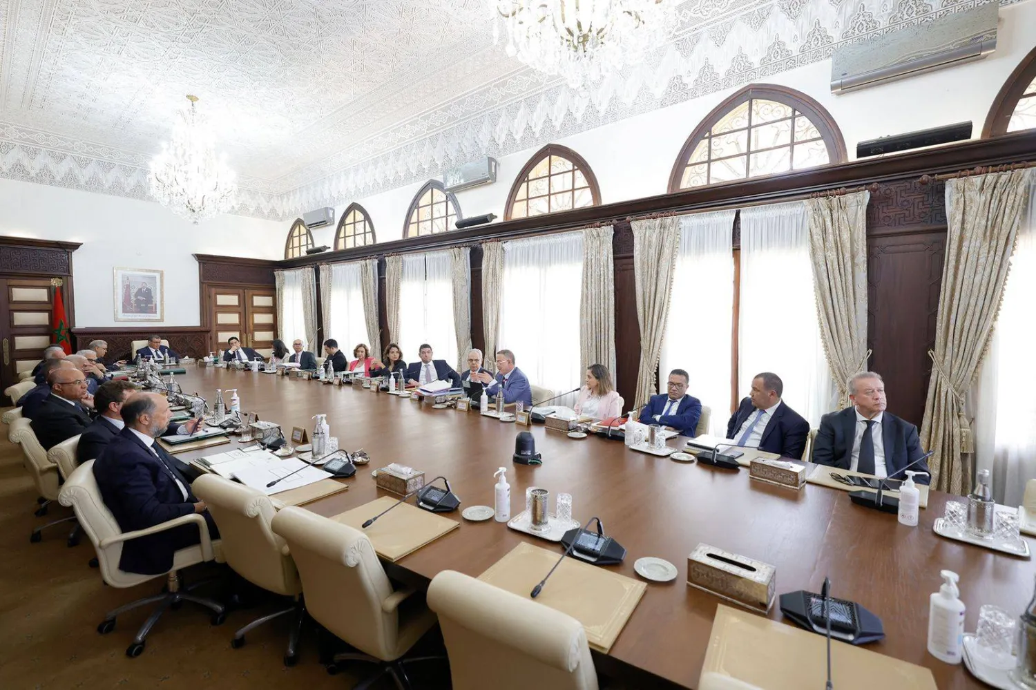 عزيز أخنوش لدى ترؤسه اجتماع اللجنة التي ستشرف على تقديم ترشيح ملف المغرب لاحتضان مونديال 2030 (ماب)