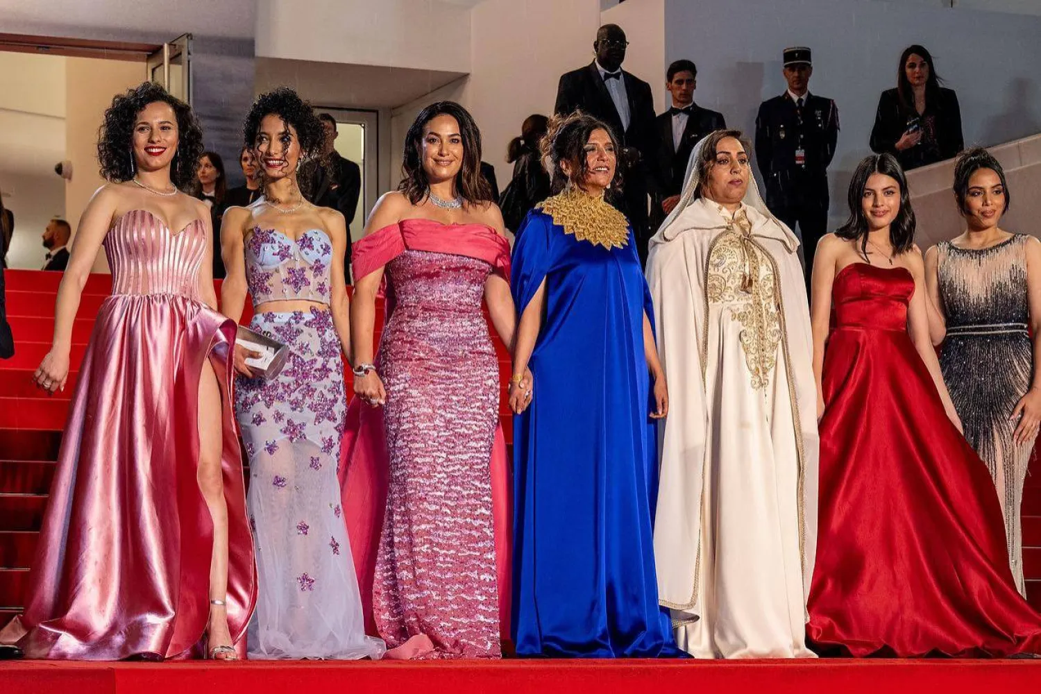 مع المخرجة كوثر بن هنية وفريق عمل فيلم (بنات ألفة) (هند صبري)