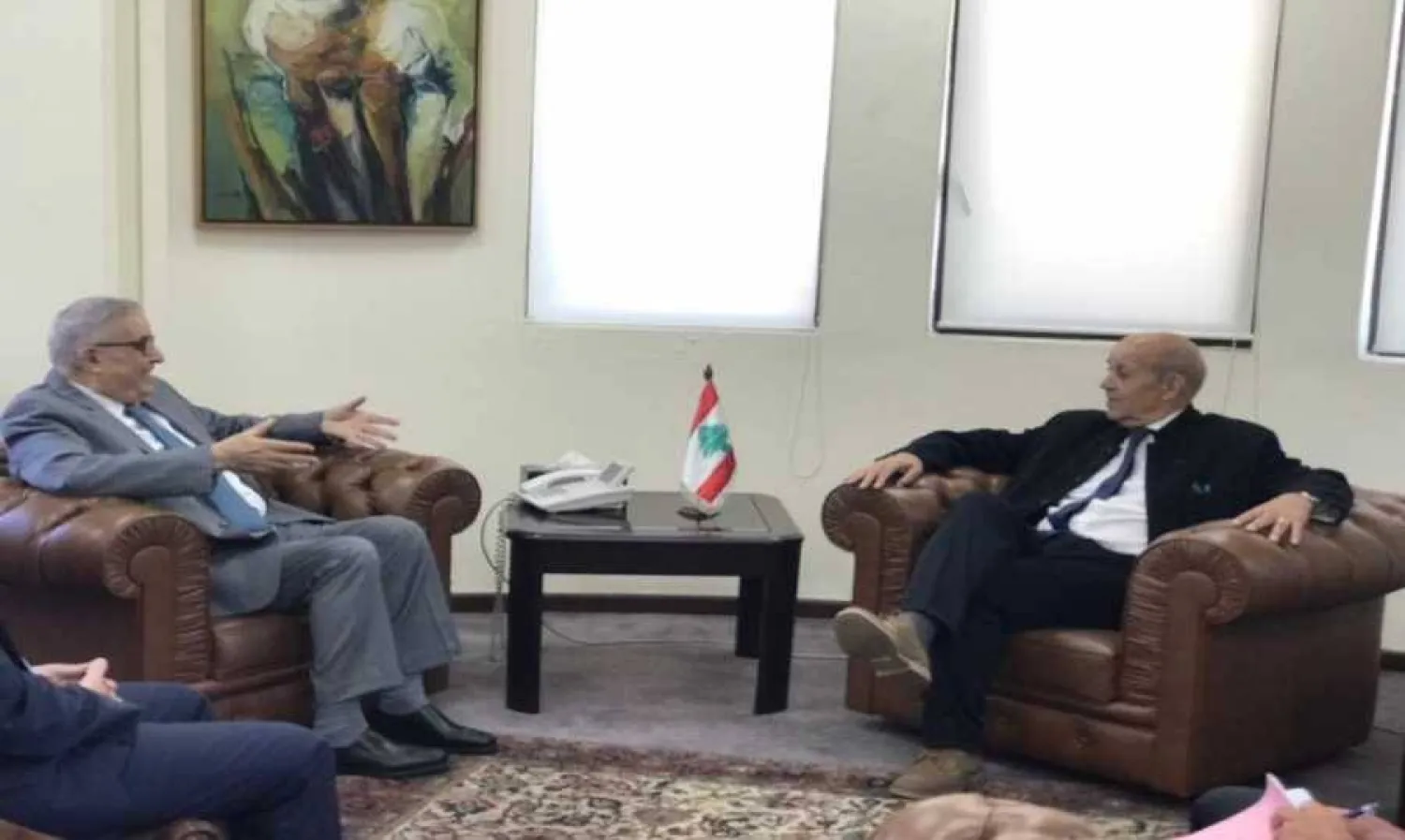 الموفد الفرنسي لودريان مجتمعاً مع وزير الخارجية عبد الله بوحبيب في ختام زيارته إلى لبنان (الوكالة المركزية)