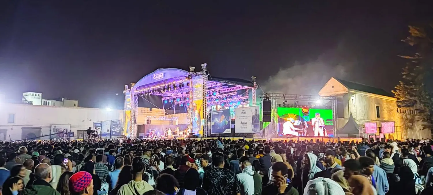 متابعة جماهيرية للعروض الموسيقية بمهرجان «كناوة» بالصويرة (الشرق الأوسط)