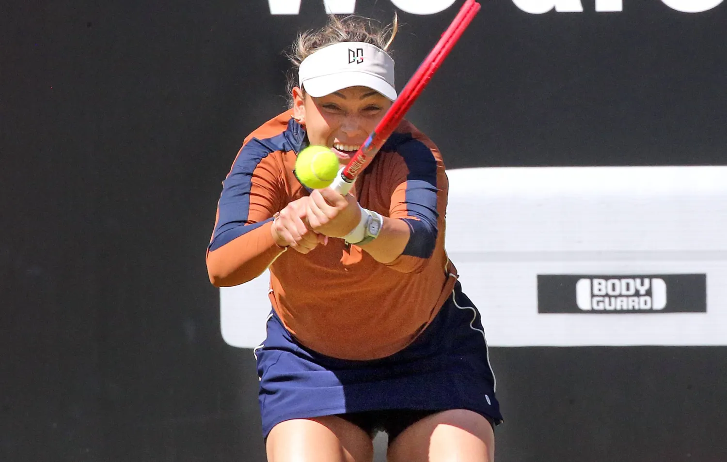 فيكيتش خلال مواجهتها مع ساكاري في بطولة ألمانيا المفتوحة للتنس (د.ب.أ)