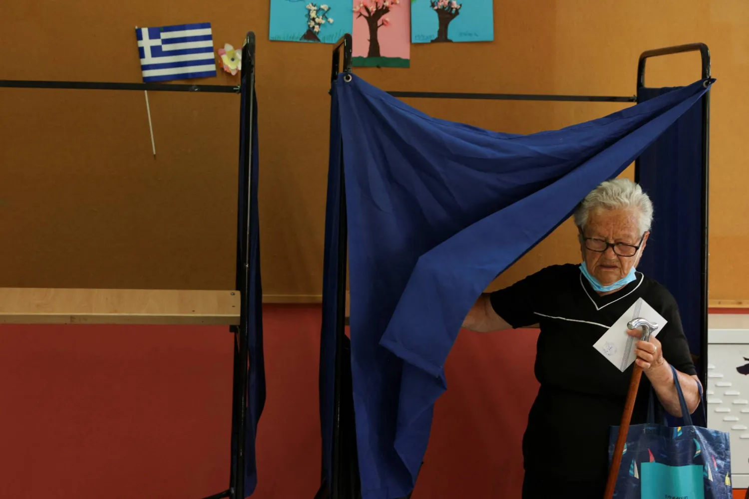  A woman exits a voting booth at a polling station, during the general election, in Athens, Greece, June 25, 2023. REUTERS/Stoyan Nenov