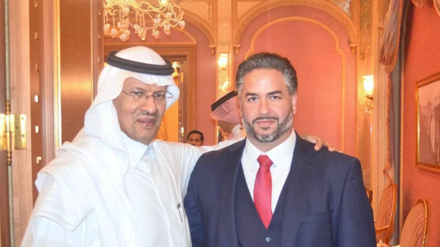 صورة نشرها سلام في حسابه بتويتر تجمعه بوزير الطاقة السعودي الأمير عبد العزيز بن سلمان في 15 يونيو