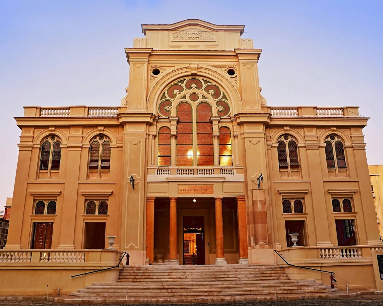 المعبد اليهودي بشارع النبي دانيال (صفحة وزارة السياحة والآثار على «فيسبوك»)