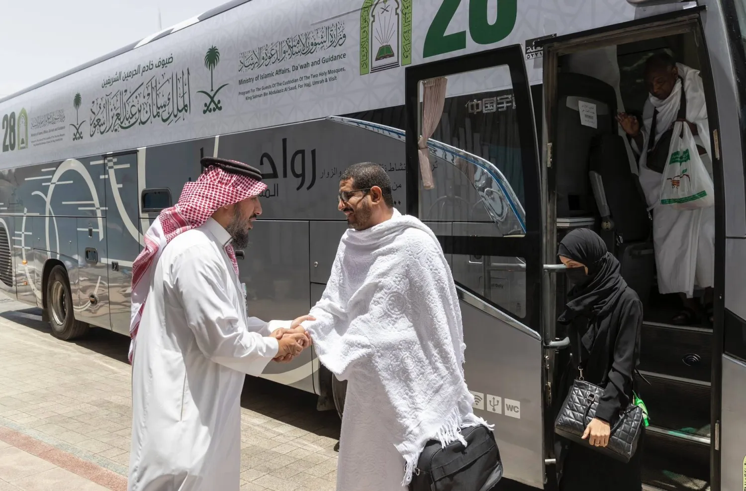 استضاف البرنامج خلال موسم هذا العام 4951 حاجاً وحاجة (وزارة الشؤون الإسلامية)